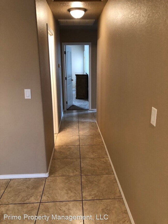 Building Photo - 3 br, 2 bath House - 2557 Fred Daugherty #B