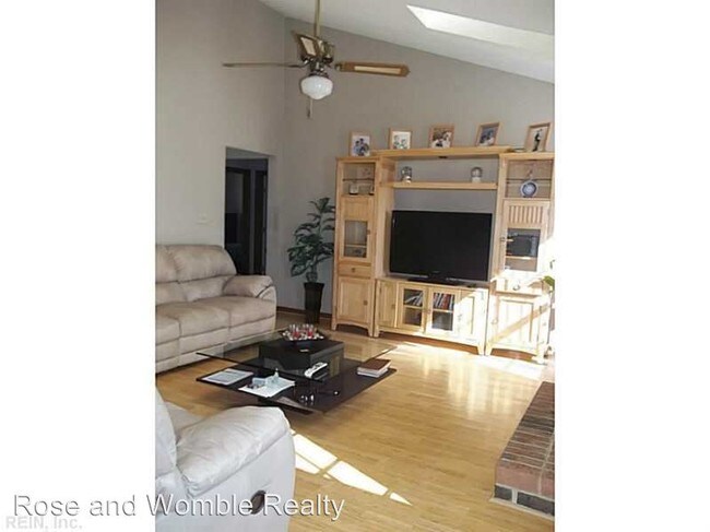 Building Photo - 743 Norcova Dr