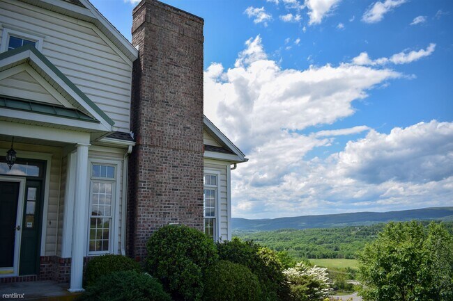 Building Photo - 3 br, 3.5 bath Townhome - 1106 Tennyson Close