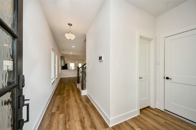 Building Photo - 8046 Kay Hbr Dr