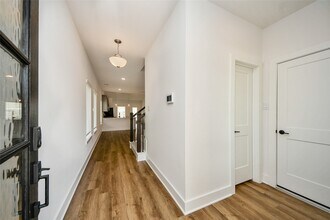 Building Photo - 8046 Kay Hbr Dr