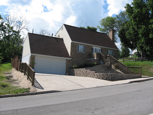 Building Photo - 1815 N 6th Ave