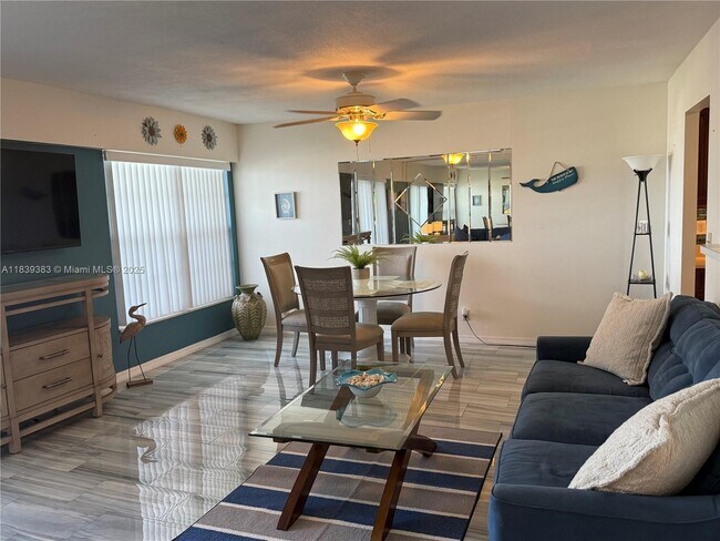 Foto del edificio - 5100 Dupont Blvd