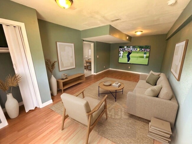 Building Photo - Spacious 3 Bedroom / 1 Bath Apartment in Sugar Creek *Ready Now*