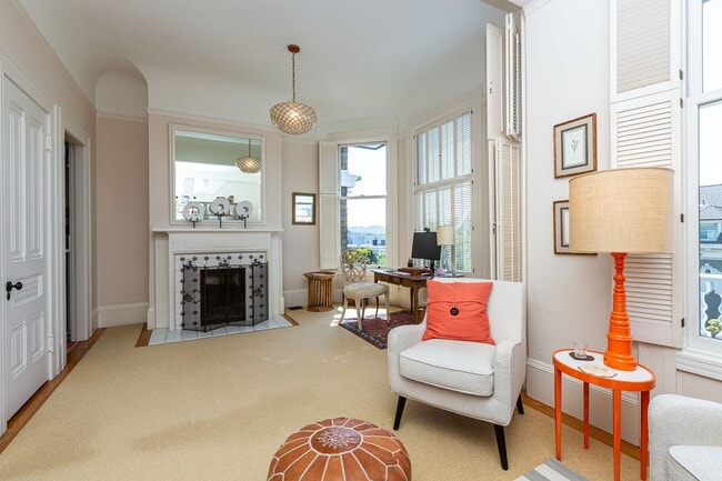 Building Photo - HUGE 5+BR/4.5BA Four Story Presidio Hts./ Laurel Village Home! Garage! Flat Yard!  PROGRESSIVE