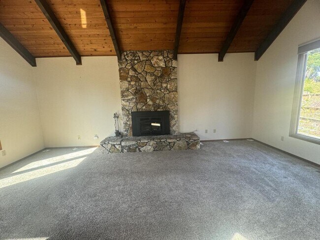 Building Photo - 655 Telegraph Dr