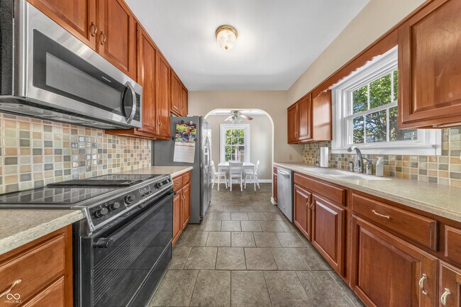 Building Photo - 850 N Butler Ave