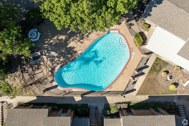 Building Photo - 1000 River Bend Dr