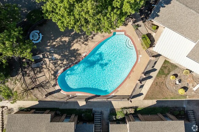 Building Photo - 1000 River Bend Dr