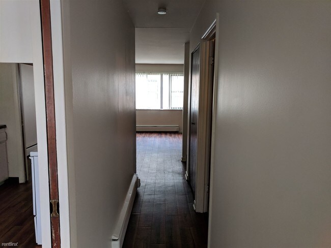 Building Photo - 3 br, 1.5 bath Apartment - 496 Madison Ave