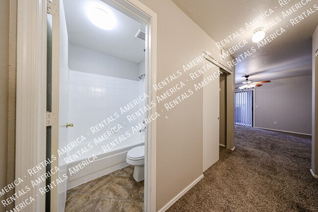 Foto del edificio - 2025 E Campbell Ave