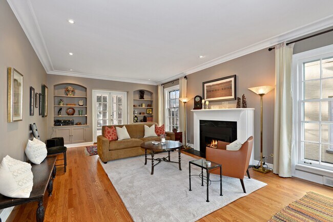 Building Photo - 2111 Greenwood Ave