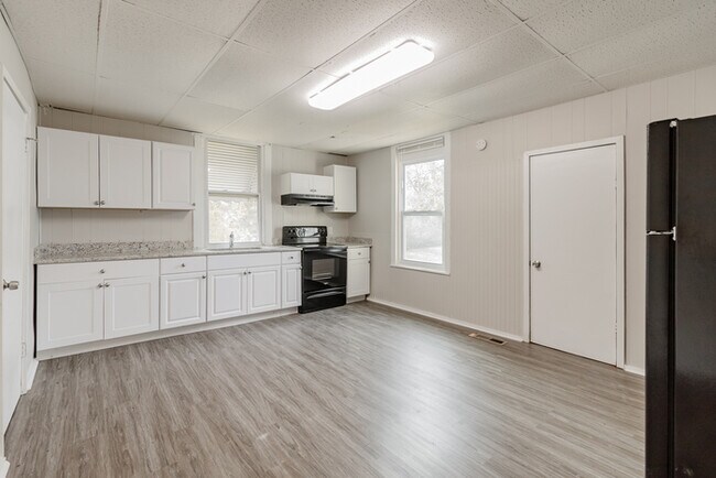 Building Photo - Charming 2 Bedroom in LaGrange!