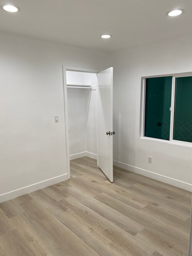 Foto del edificio - 1038 W Vernon Ave