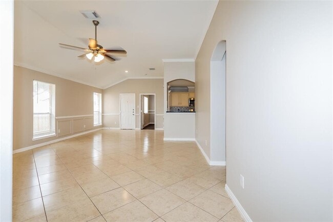 Building Photo - 16811 Creek Trail