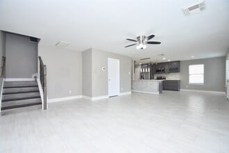 Building Photo - 24406 Lakecrest Village Dr