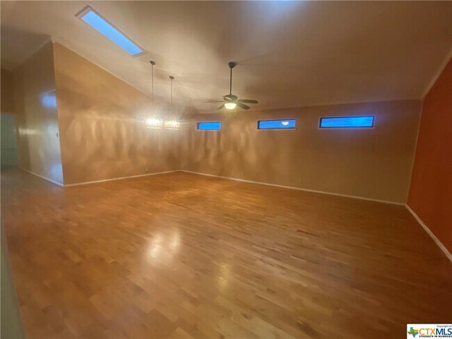 Building Photo - 1001 Tres Vistas Ct
