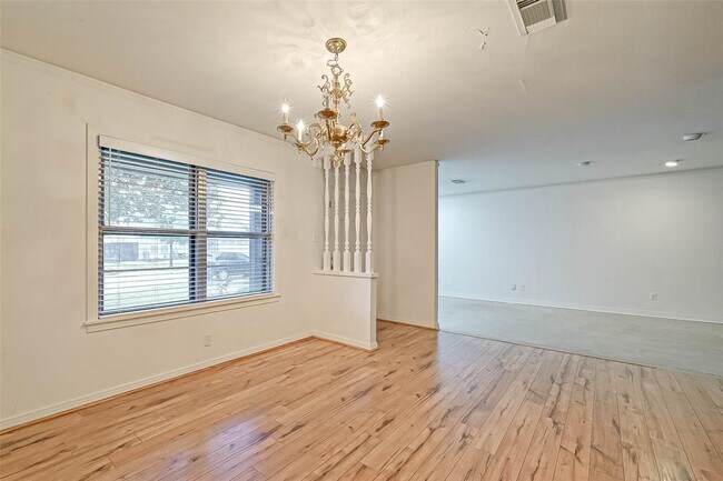 Building Photo - 1130 Nashua St