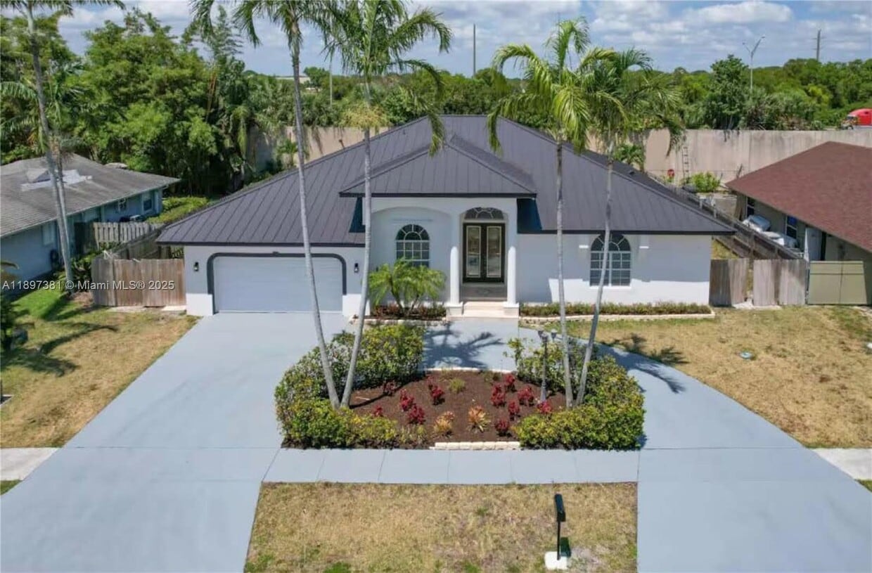 Foto principal - 3409 Diane Dr