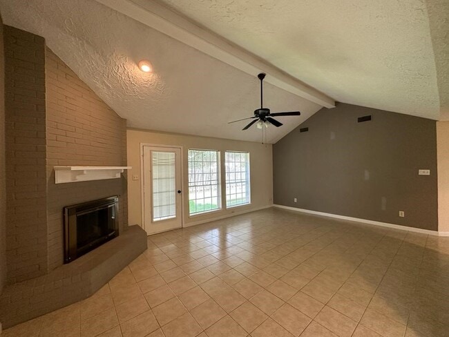 Building Photo - 239 Kings Way