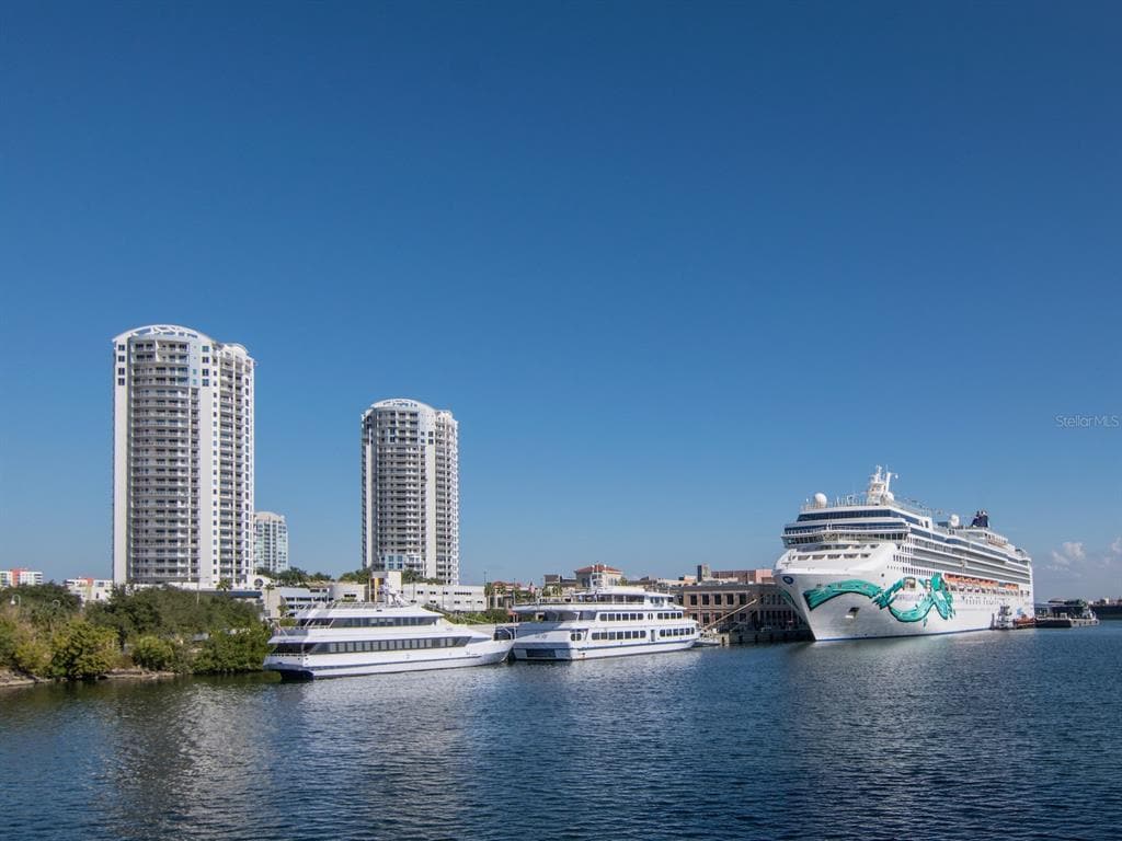 Primary Photo - 1209 E Cumberland Ave