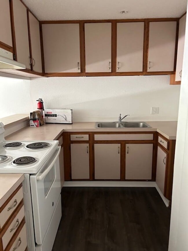 Building Photo - One Bedroom, One Bath Unit in  Kailua Bay ...
