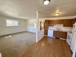 Building Photo - 511 Peterson Dr