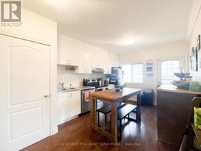 Building Photo - 167 Markham St