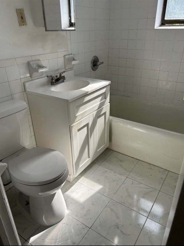 Building Photo - 821 Bergen Ave