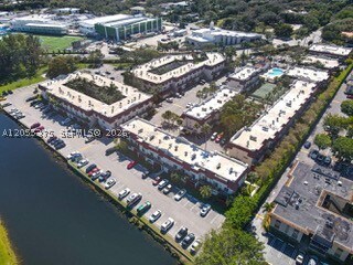 Building Photo - 6709 N Kendall Dr