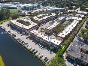 Building Photo - 6709 N Kendall Dr