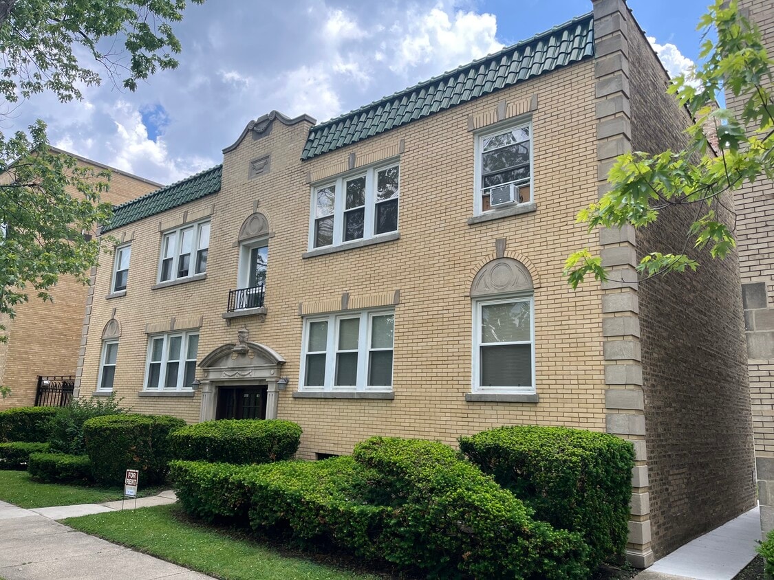 Primary Photo - 5831 N Moody Ave
