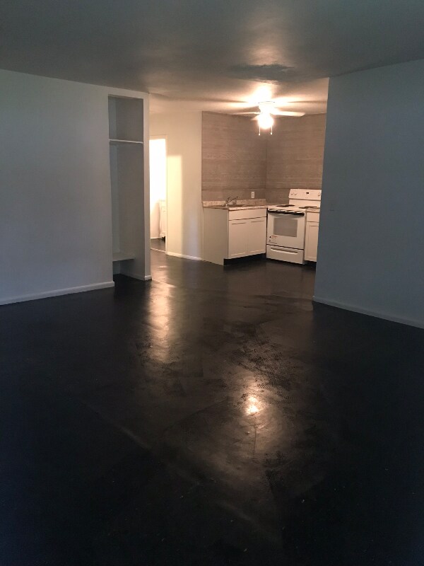 Building Photo - 129 Hilltop Cir