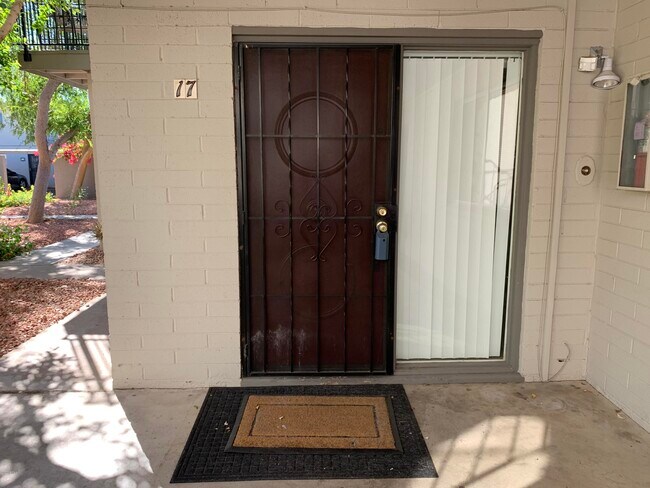 Building Photo - 4111 E Camelback Rd