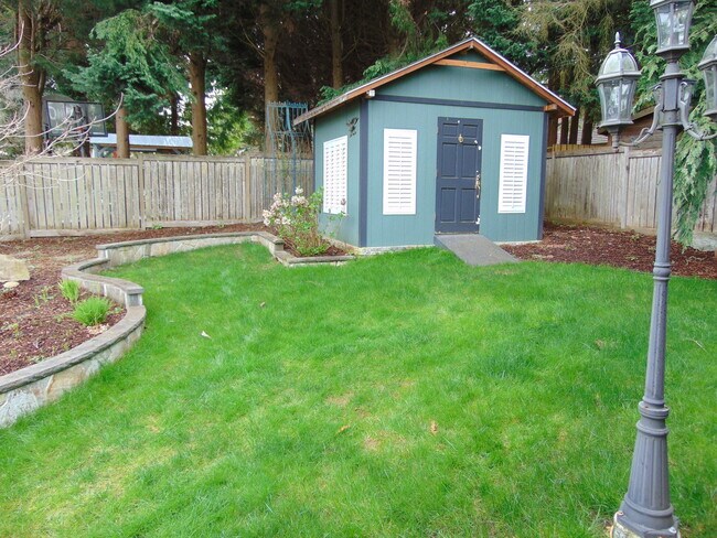 Building Photo - Stunning 3BR 1.75 BA Sammamish Home.  Rece...