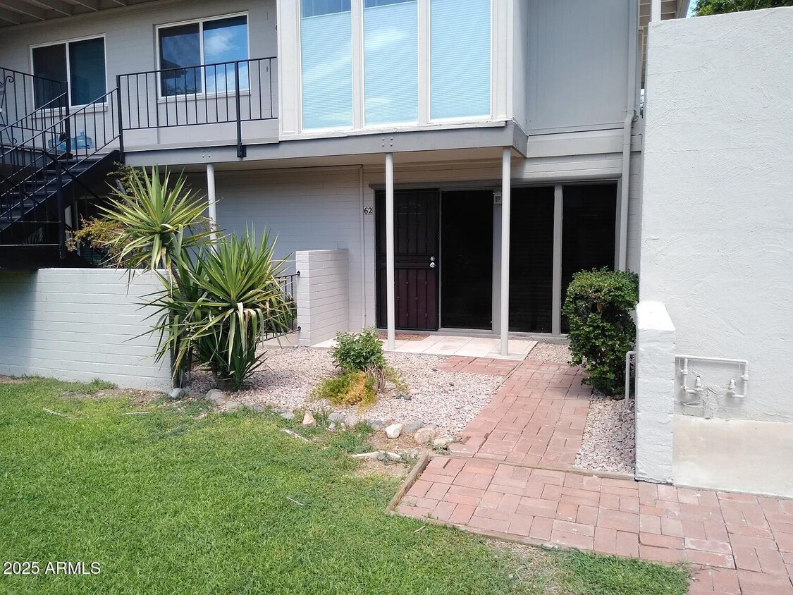 Primary Photo - 4142 E Calle Redonda