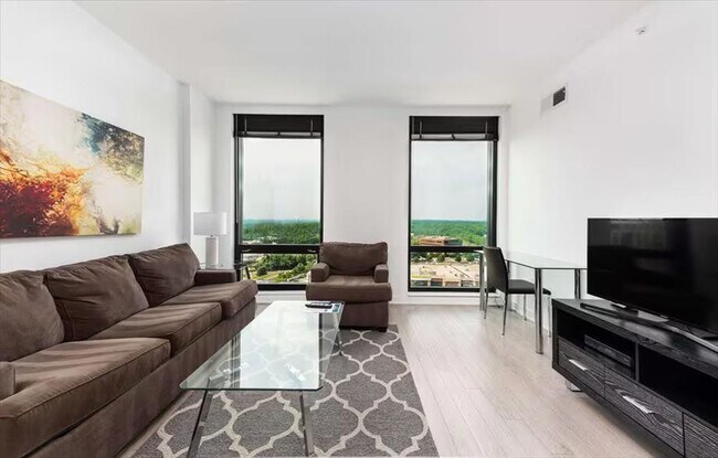 Foto del edificio - 11911 Freedom Dr