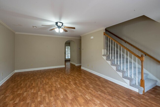 Building Photo - 3 bed and 2.5 condo with 1 car garage in Gray