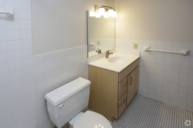 One Bedroom - Bathroom - The Fremont