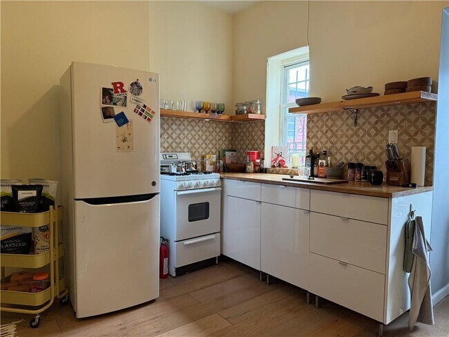 Foto del edificio - 42 Clermont Ave