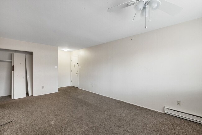 Foto del edificio - Adorable, Efficient, 1st floor 2 bedroom C...