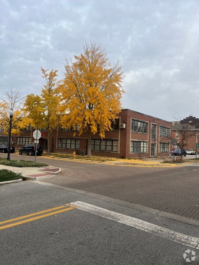 Building Photo - 404 N 6th St
