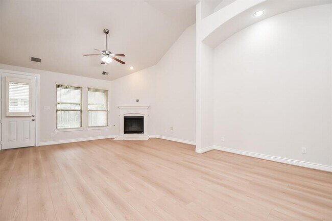 Foto del edificio - 24210 Madrid Hill Ln