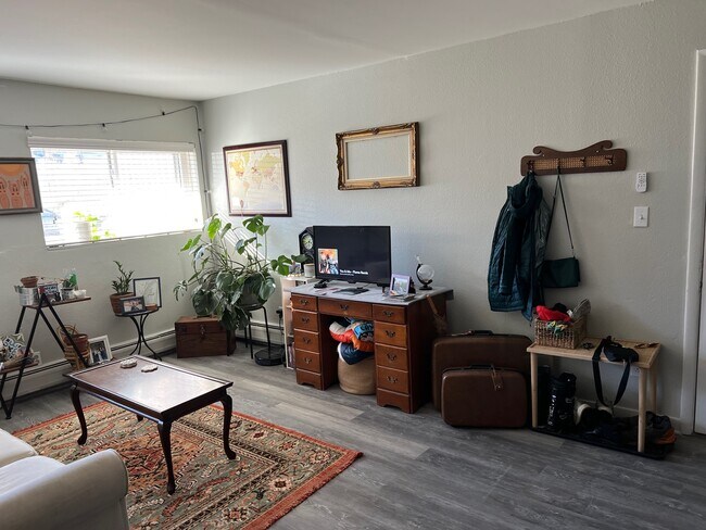 Foto del edificio - 1400 Golden Cir