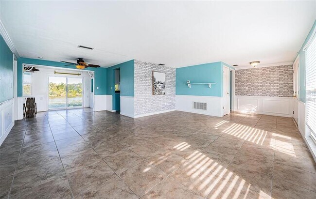 Foto del edificio - 3627 Grayton Dr