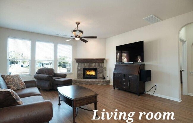 Foto del edificio - 219 Tulip Trail Bend