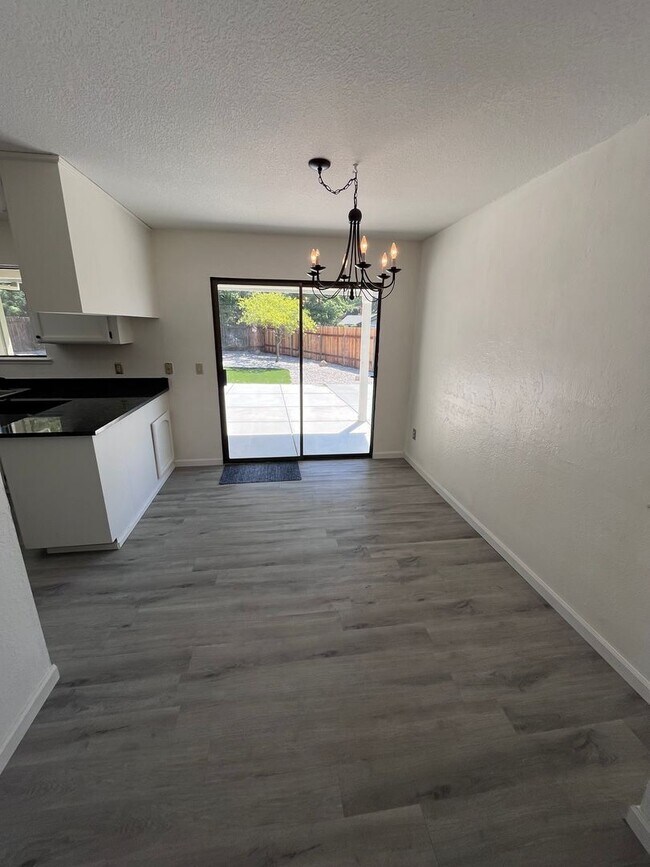 Foto del edificio - NICE HOME IN FOLSOM!!