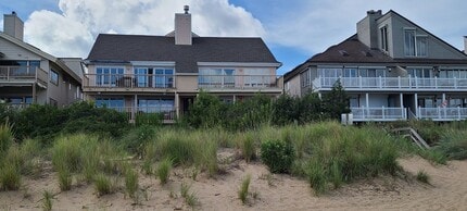 Building Photo - 2828 Charlemagne Dr