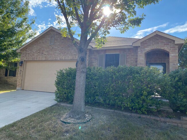 Foto del edificio - **$1625/ Month***