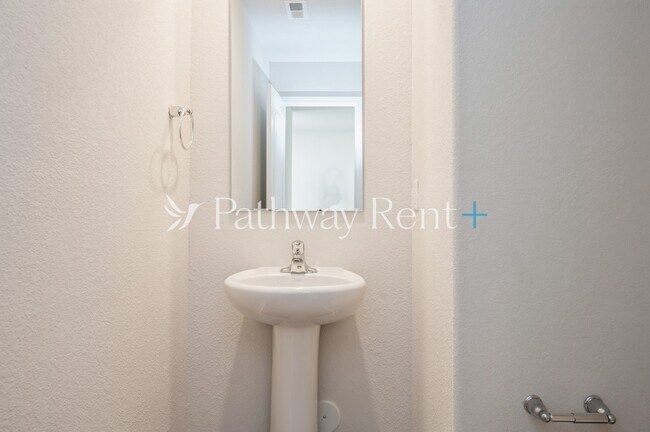 Foto del edificio - 6313 Lowe Ln